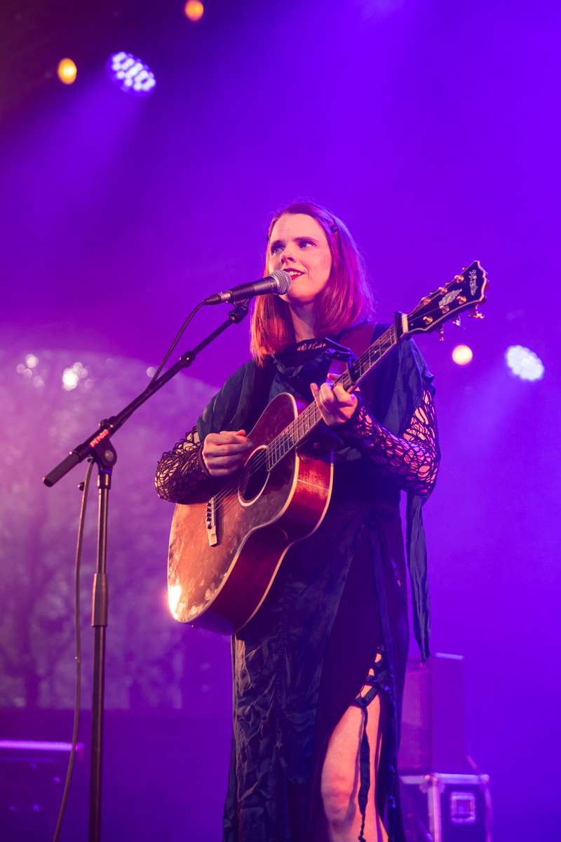Cassandra Jenkins @ OLT, picture 2, photographed by Bruno Holvoet - FrontView Magazine