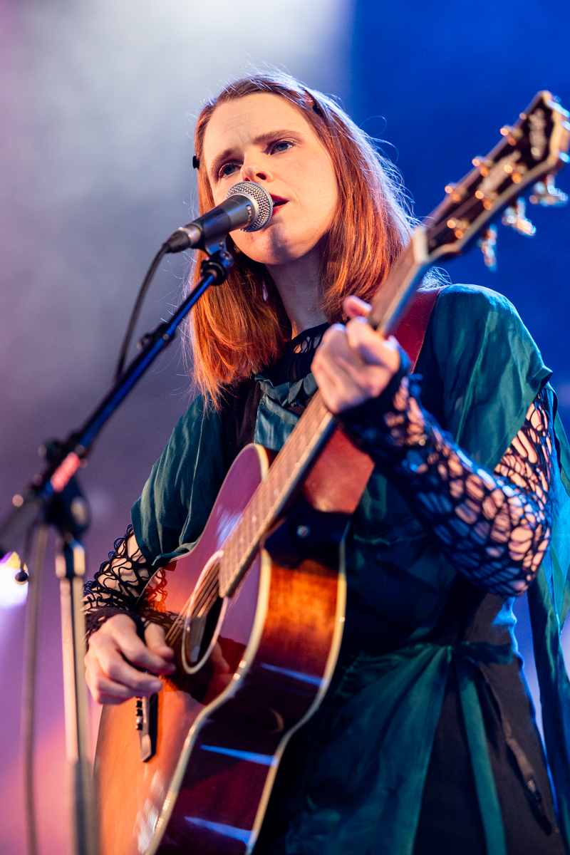 Cassandra Jenkins @ OLT, picture 6, photographed by Bruno Holvoet - FrontView Magazine