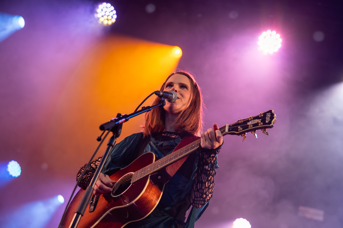 Cassandra Jenkins @ OLT, picture 11, photographed by Bruno Holvoet - FrontView Magazine