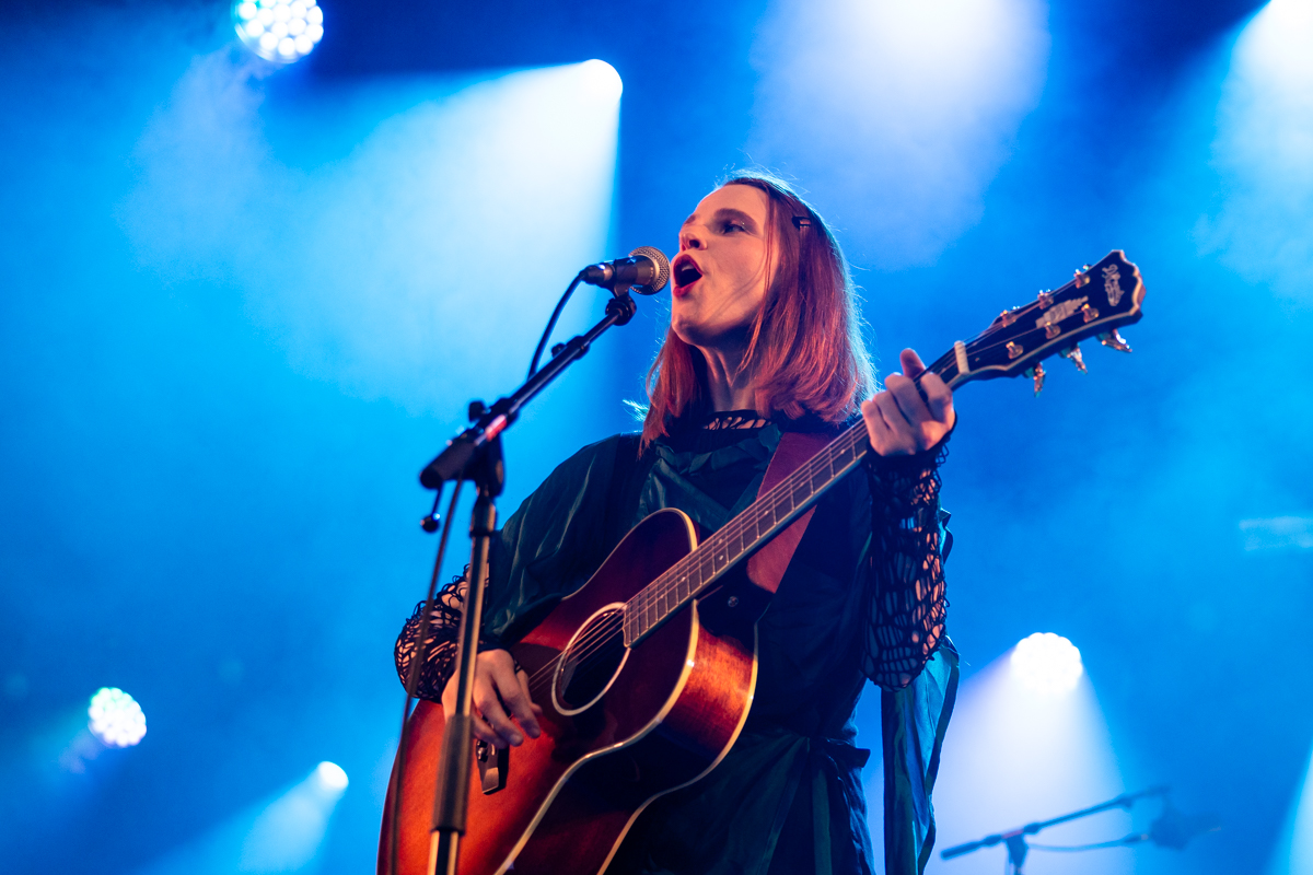 Cassandra Jenkins @ OLT, picture 12, photographed by Bruno Holvoet - FrontView Magazine