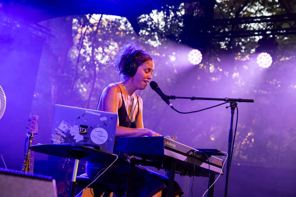 Naima Joris & Vitja Pauwels @ OLT, picture 3, photographed by Bruno Holvoet - FrontView Magazine