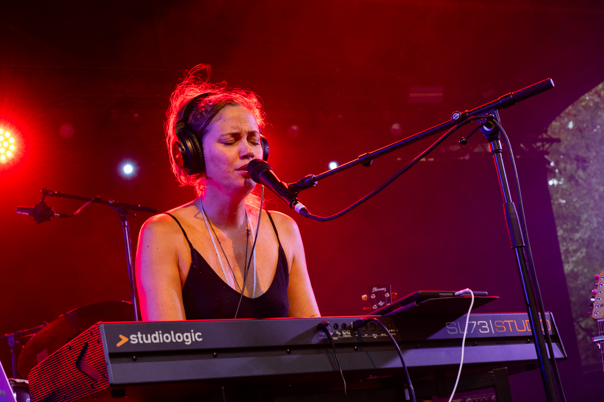 Naima Joris & Vitja Pauwels @ OLT, picture 12, photographed by Bruno Holvoet - FrontView Magazine