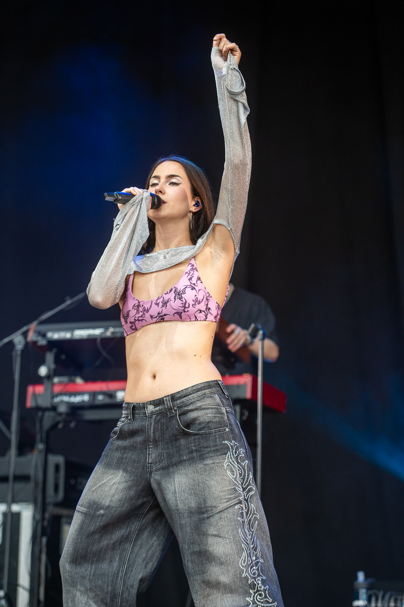 Jet van der Steen @ Rijvers Festival 2025, picture 10, photographed by Dimitri Vanlommel - FrontView Magazine