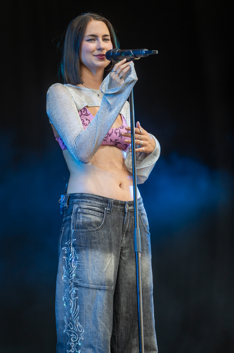 Jet van der Steen @ Rijvers Festival 2025, picture 16, photographed by Dimitri Vanlommel - FrontView Magazine