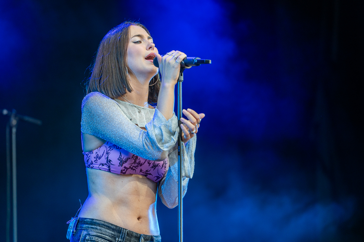 Jet van der Steen @ Rijvers Festival 2025, picture 19, photographed by Dimitri Vanlommel - FrontView Magazine