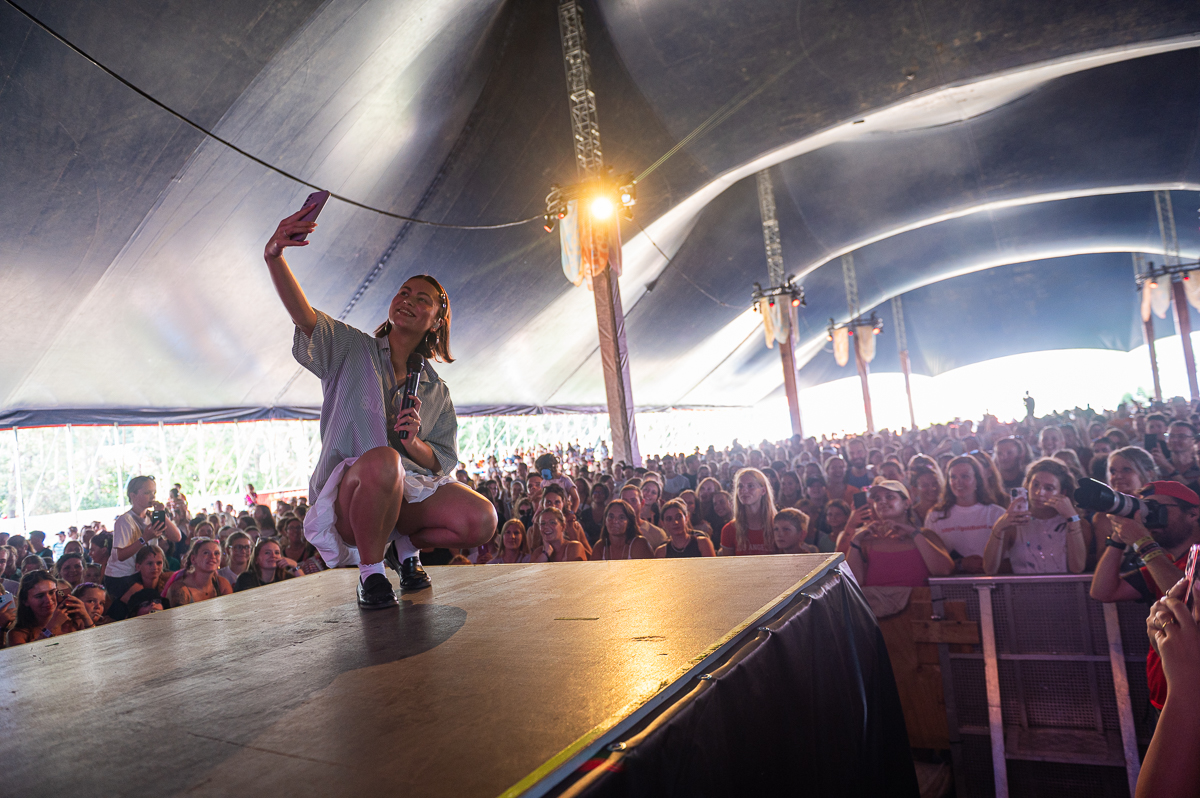Luna @ Rijvers Festival 2025, picture 12, photographed by Dimitri Vanlommel - FrontView Magazine