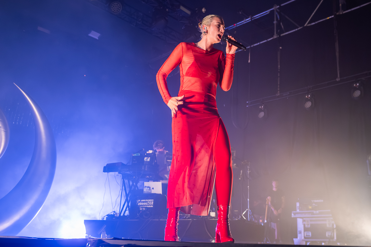 Maan @ Rijvers Festival 2025, picture 4, photographed by Dimitri Vanlommel - FrontView Magazine