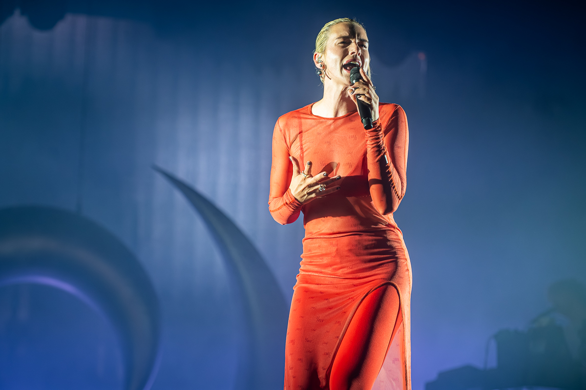 Maan @ Rijvers Festival 2025, picture 5, photographed by Dimitri Vanlommel - FrontView Magazine