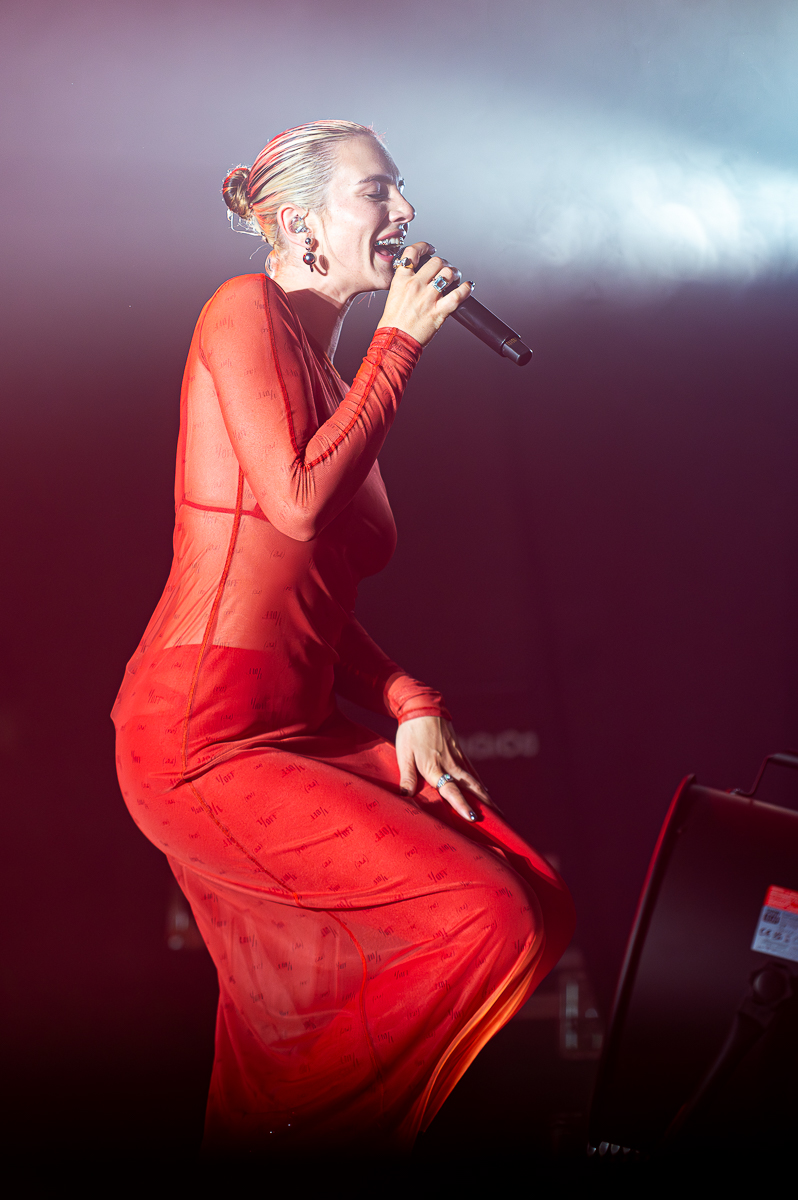 Maan @ Rijvers Festival 2025, picture 6, photographed by Dimitri Vanlommel - FrontView Magazine