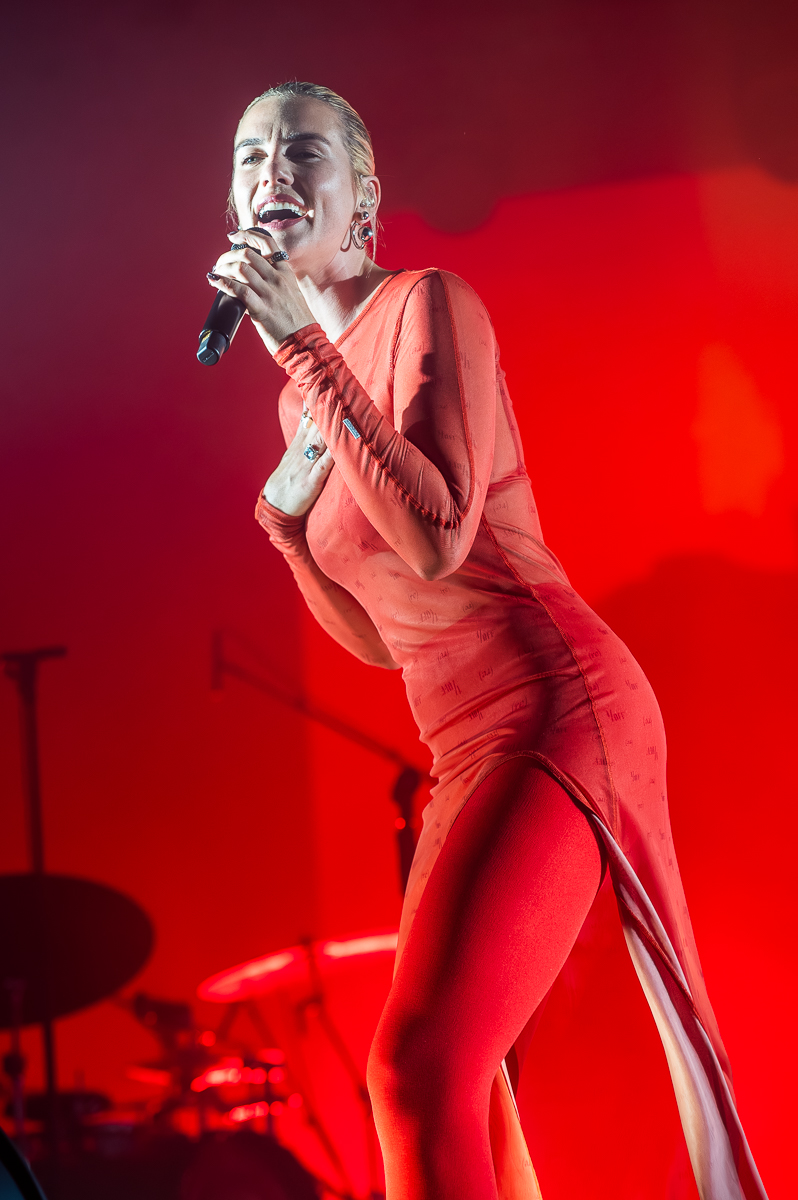Maan @ Rijvers Festival 2025, picture 7, photographed by Dimitri Vanlommel - FrontView Magazine