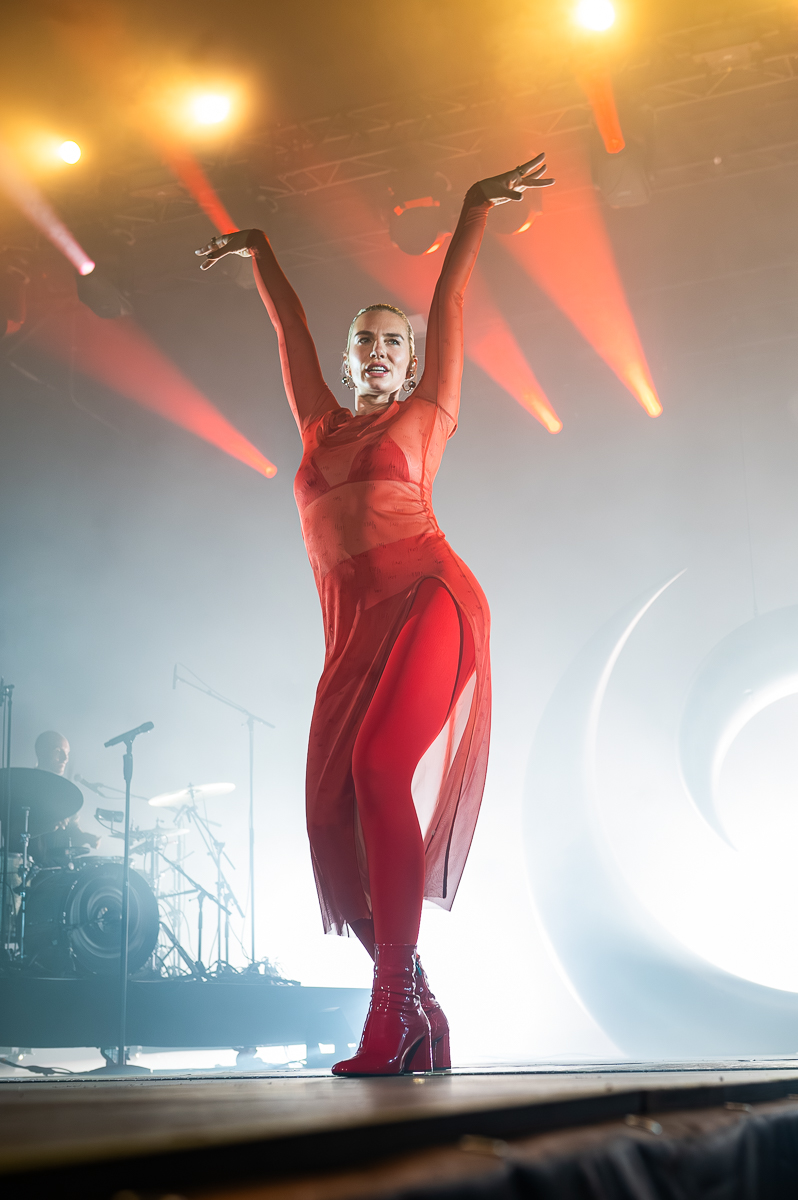 Maan @ Rijvers Festival 2025, picture 10, photographed by Dimitri Vanlommel - FrontView Magazine