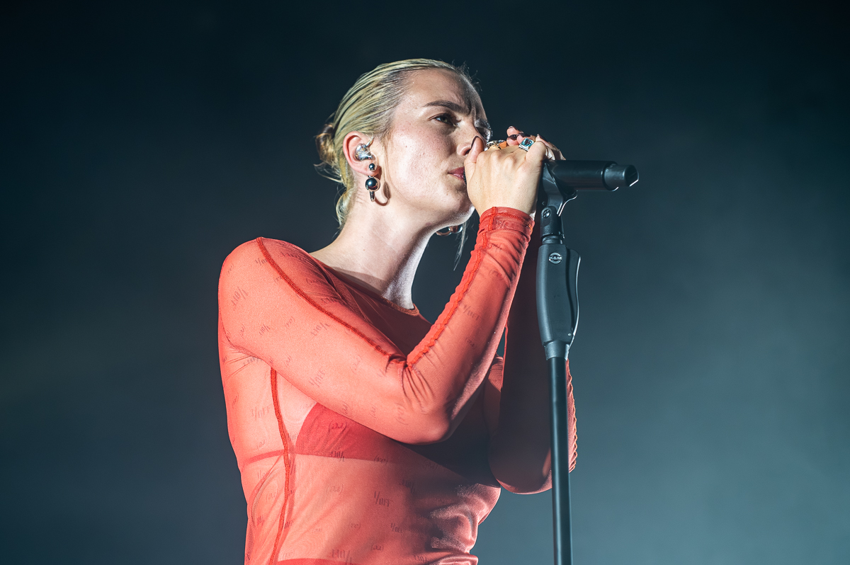 Maan @ Rijvers Festival 2025, picture 13, photographed by Dimitri Vanlommel - FrontView Magazine