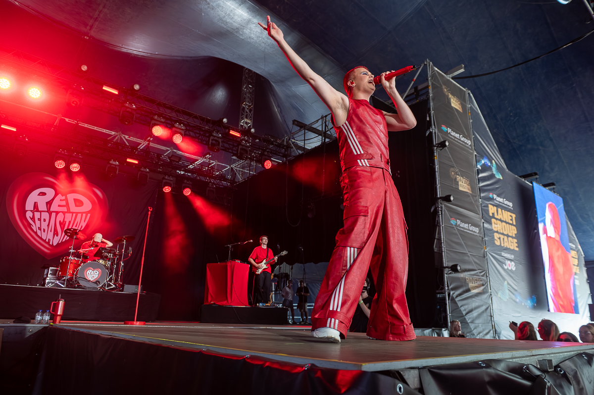Red Sebastian @ Rijvers Festival 2025, picture 5, photographed by Dimitri Vanlommel - FrontView Magazine