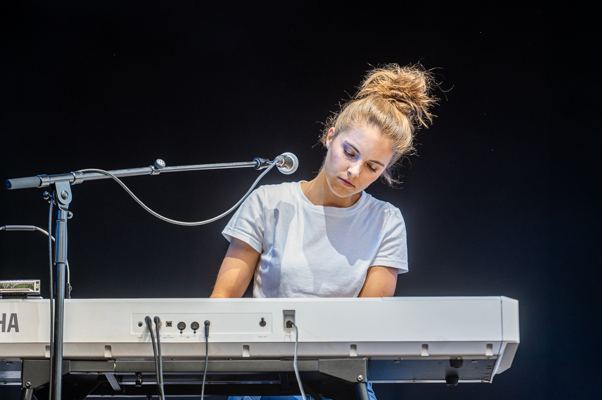 Emmy d'Arc @ Rijvers Festival 2025, picture 4, photographed by Dimitri Vanlommel - FrontView Magazine
