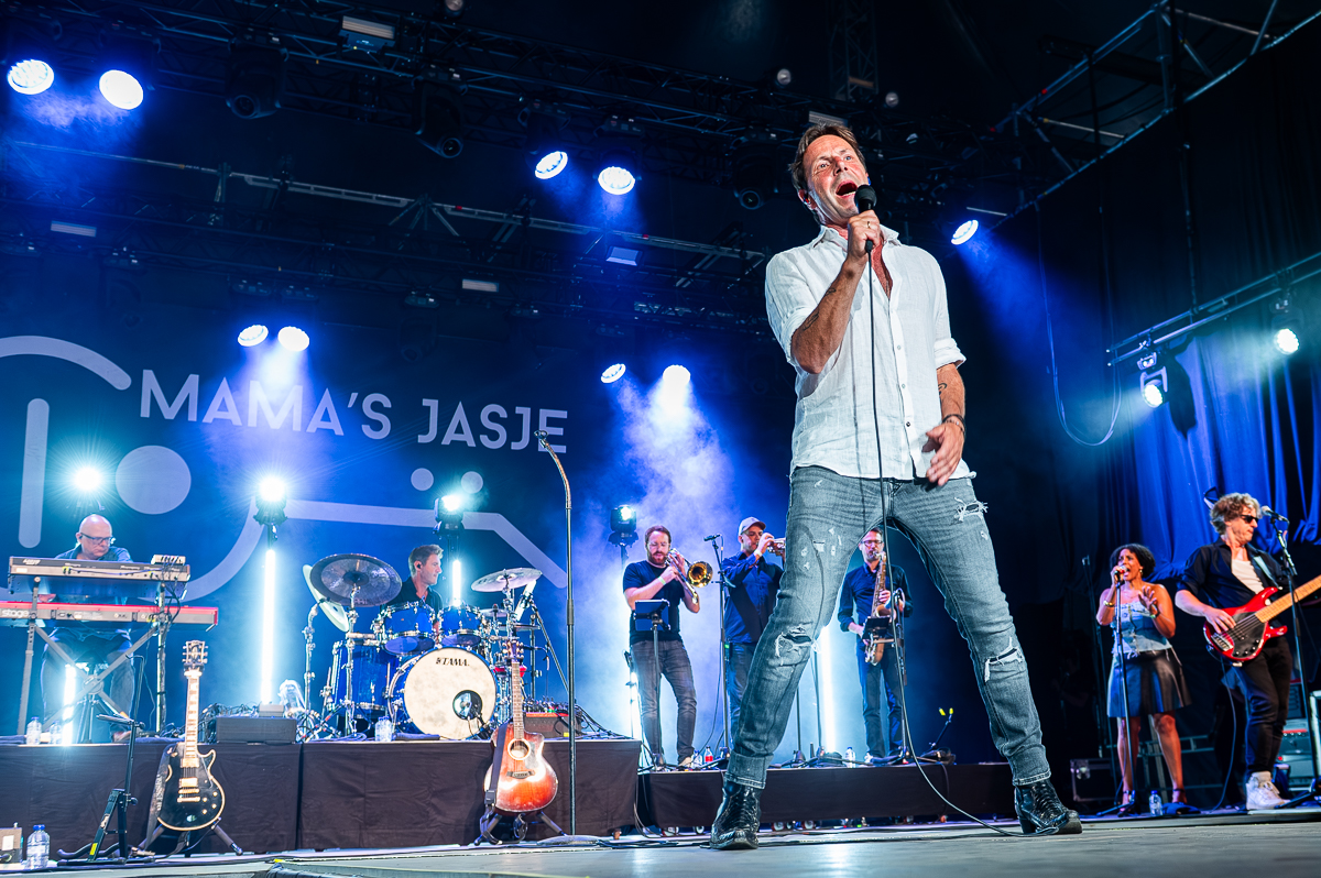 Mama's Jasje @ Rijvers Festival 2025, picture 3, photographed by Dimitri Vanlommel - FrontView Magazine