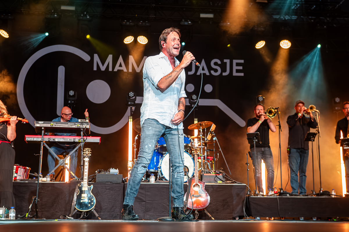 Mama's Jasje @ Rijvers Festival 2025, picture 4, photographed by Dimitri Vanlommel - FrontView Magazine