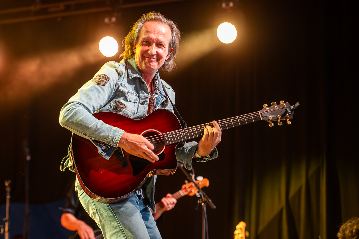 Mama's Jasje @ Rijvers Festival 2025, picture 11, photographed by Dimitri Vanlommel - FrontView Magazine
