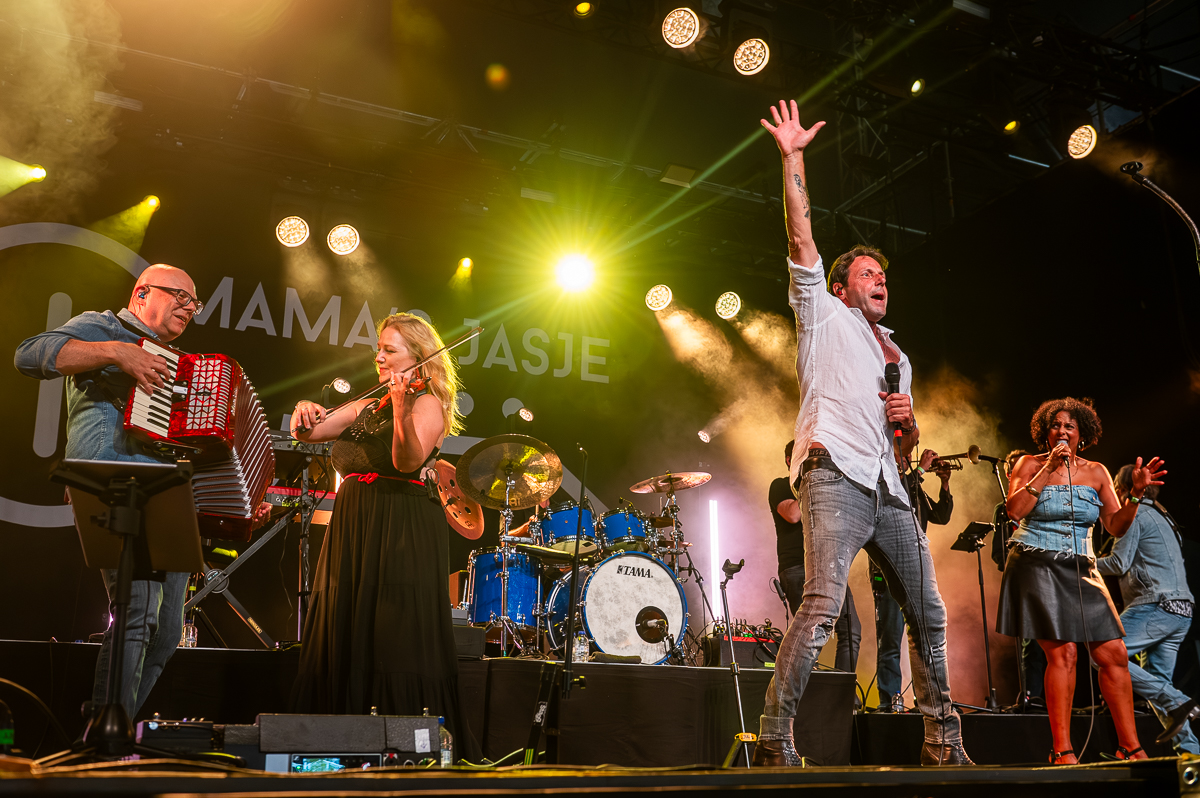Mama's Jasje @ Rijvers Festival 2025, picture 12, photographed by Dimitri Vanlommel - FrontView Magazine
