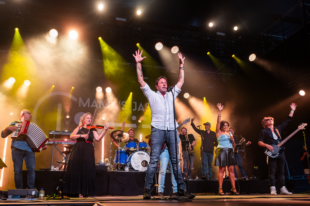 Mama's Jasje @ Rijvers Festival 2025, picture 13, photographed by Dimitri Vanlommel - FrontView Magazine