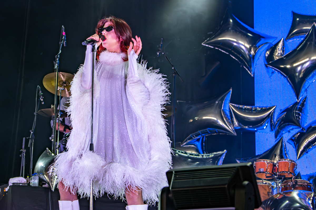 Sylvie Kreusch @ Lowlands, picture 1, photographed by Anoek Houben - FrontView Magazine