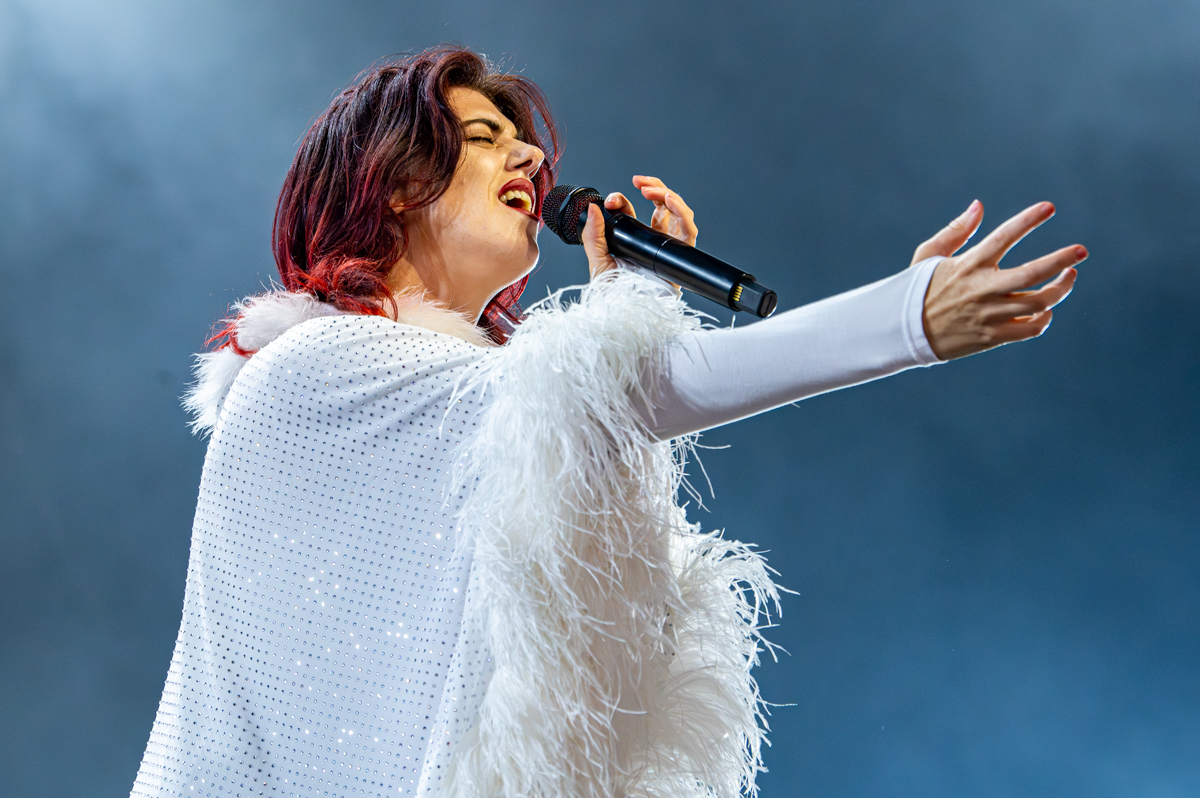 Sylvie Kreusch @ Lowlands, picture 11, photographed by Anoek Houben - FrontView Magazine