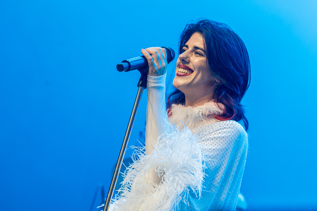 Sylvie Kreusch @ Lowlands, picture 12, photographed by Anoek Houben - FrontView Magazine