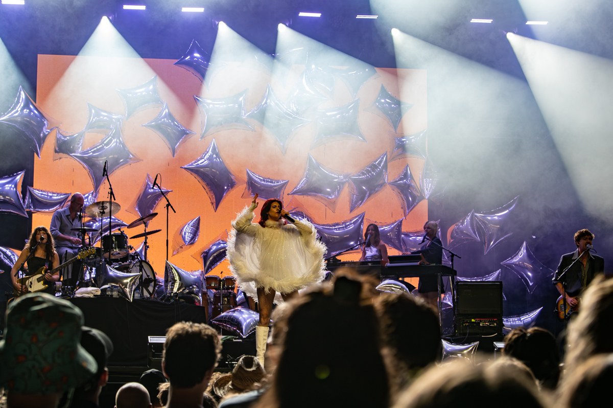 Sylvie Kreusch @ Lowlands, picture 13, photographed by Anoek Houben - FrontView Magazine