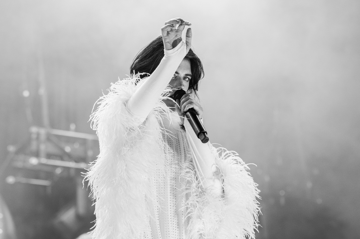 Sylvie Kreusch @ Lowlands, picture 16, photographed by Anoek Houben - FrontView Magazine