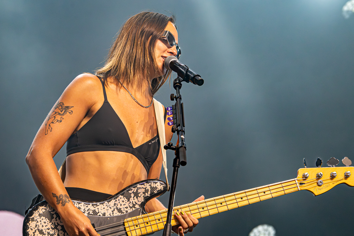 The Beaches @ Lowlands, picture 1, photographed by Anoek Houben - FrontView Magazine