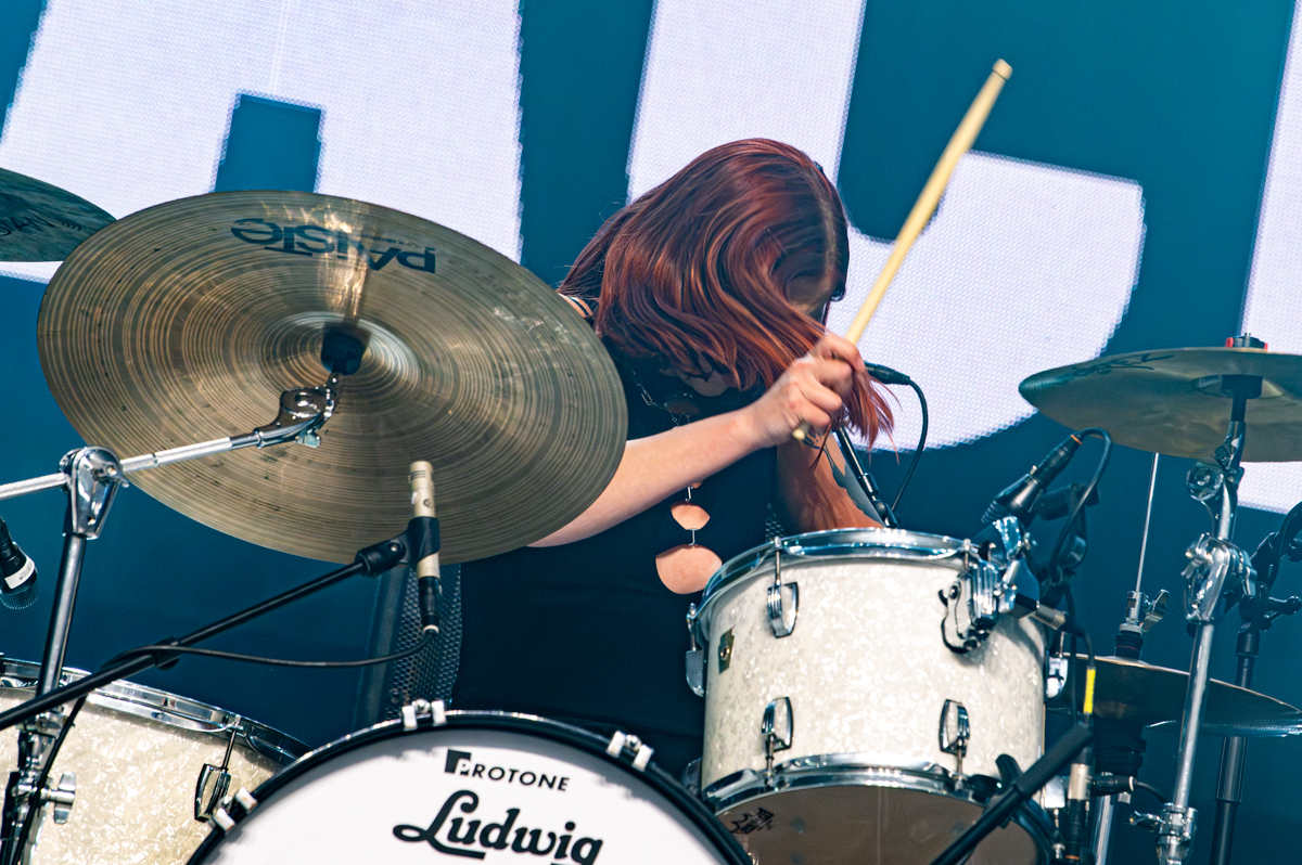 The Beaches @ Lowlands, picture 2, photographed by Anoek Houben - FrontView Magazine