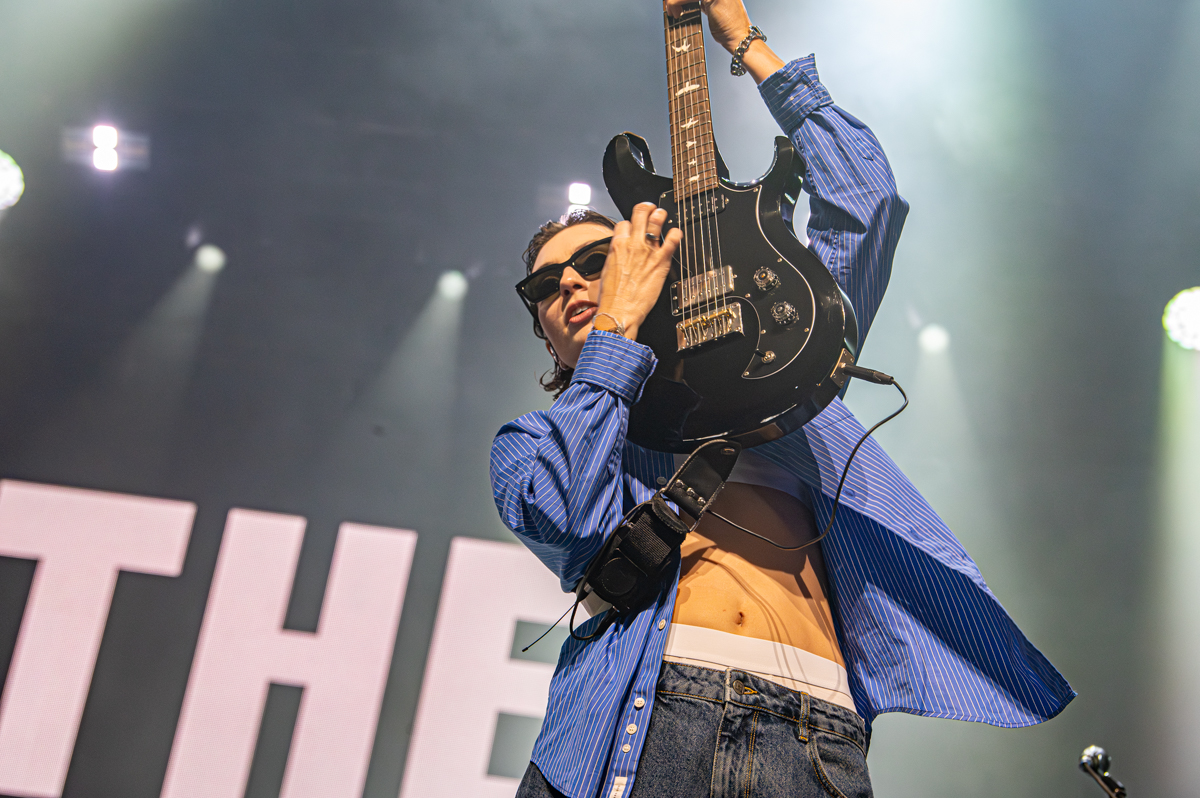 The Beaches @ Lowlands, picture 8, photographed by Anoek Houben - FrontView Magazine