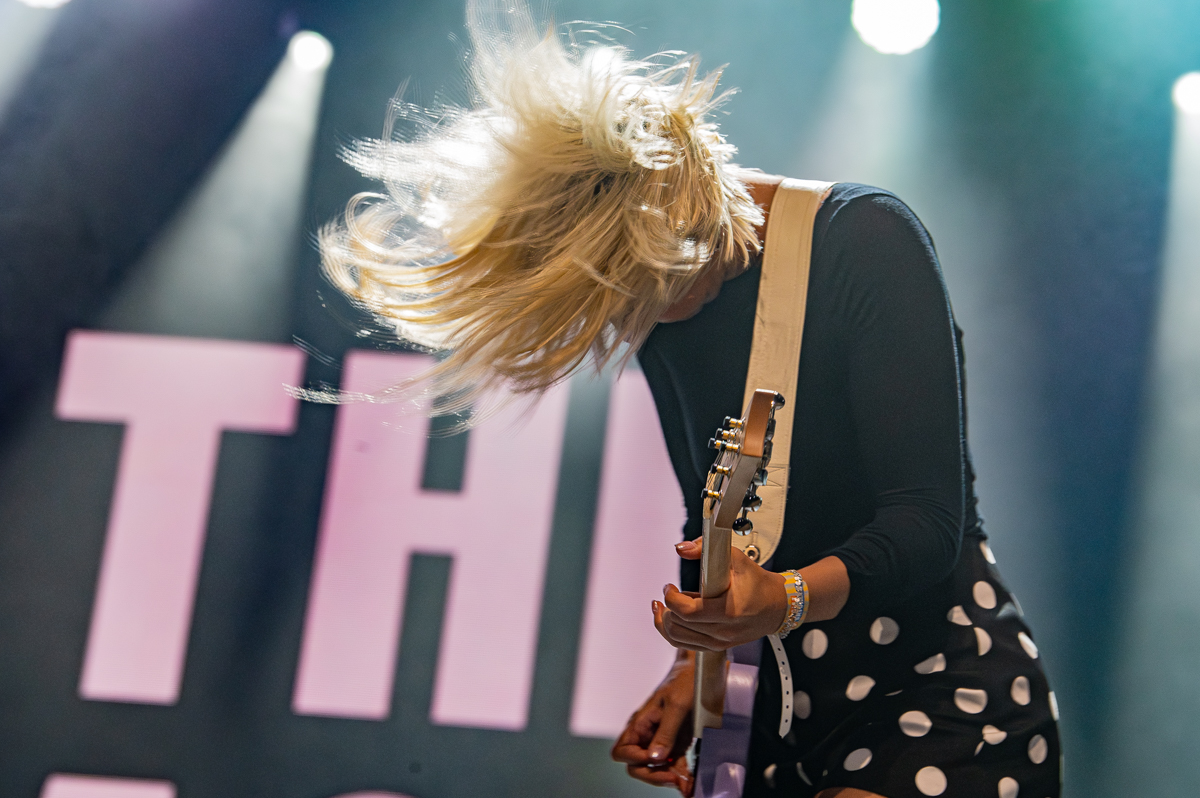 The Beaches @ Lowlands, picture 9, photographed by Anoek Houben - FrontView Magazine