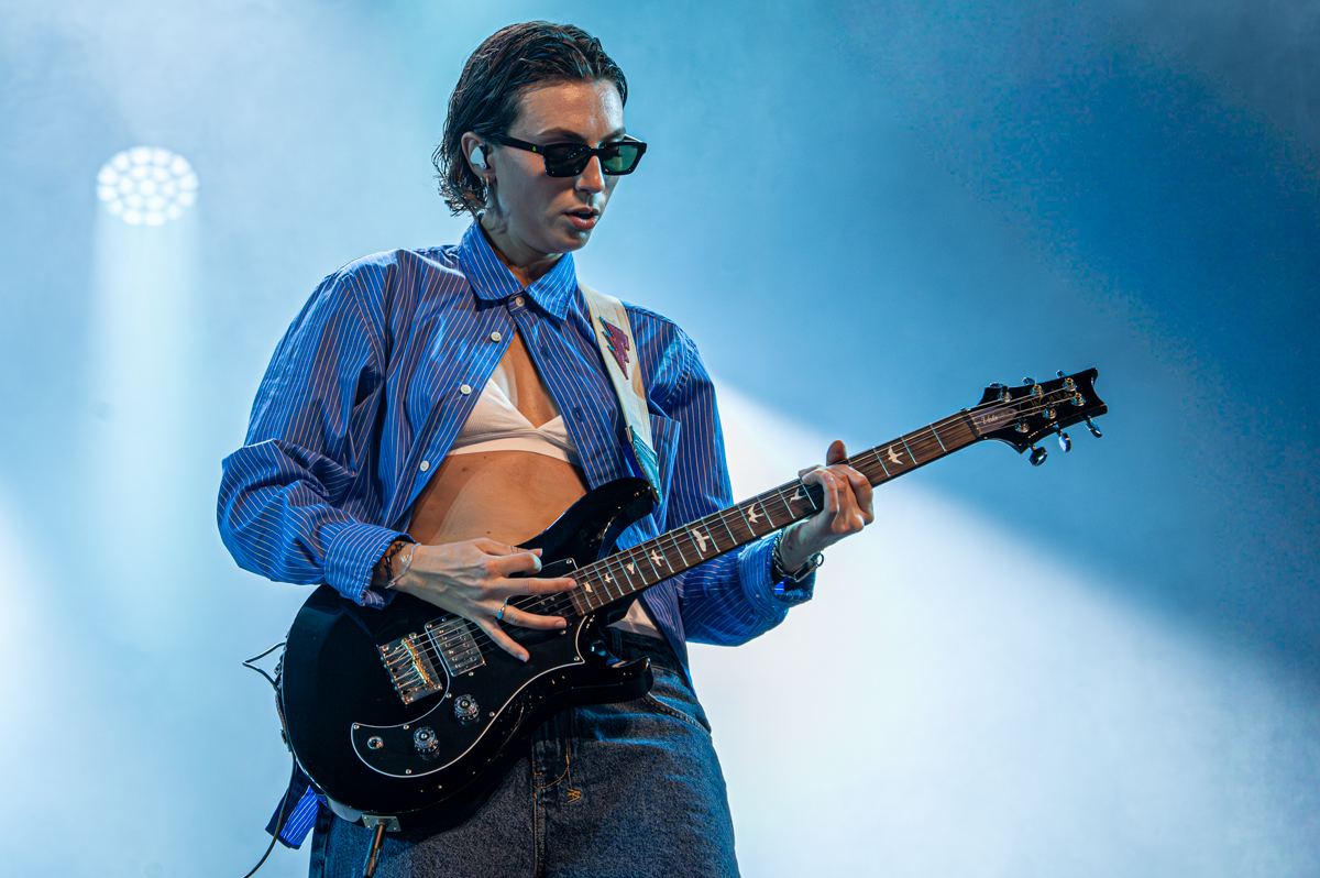 The Beaches @ Lowlands, picture 18, photographed by Anoek Houben - FrontView Magazine