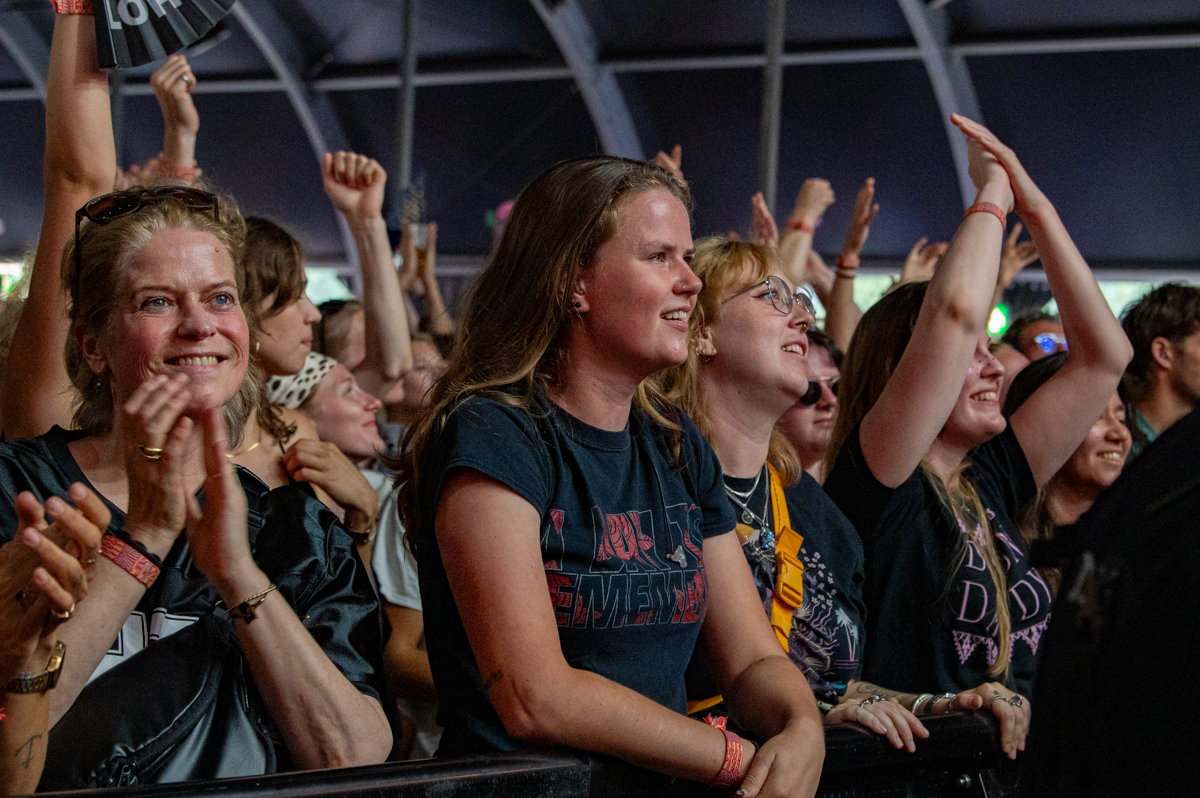 The Beaches @ Lowlands, picture 22, photographed by Anoek Houben - FrontView Magazine
