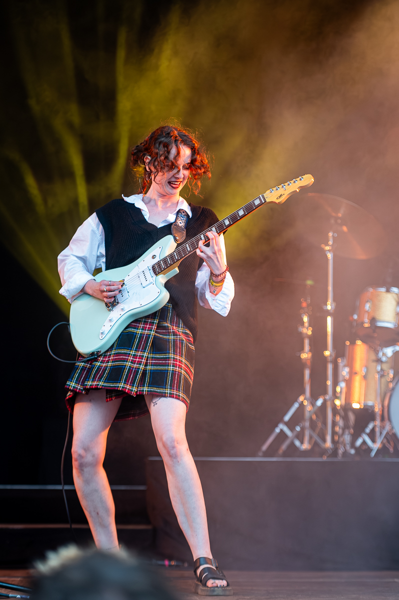 Kids With Buns @ Rijvers Festival 2025, picture 2, photographed by Youri Vanlommel - FrontView Magazine