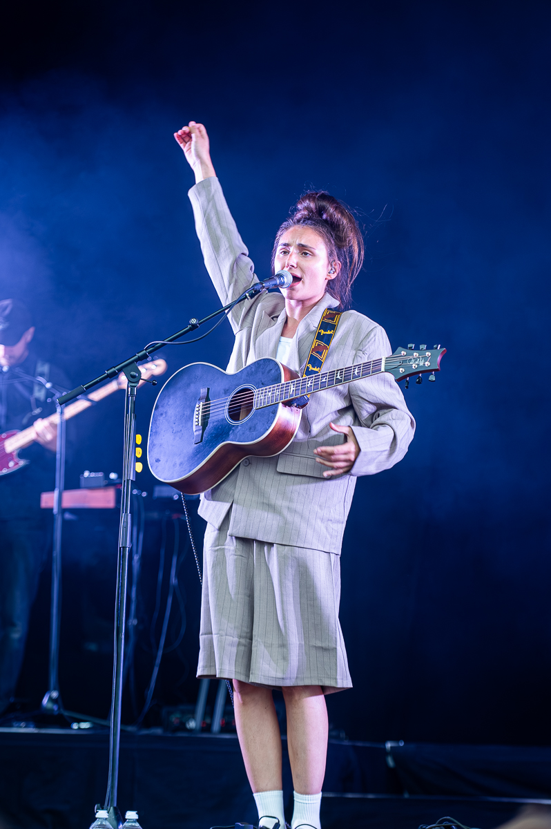 Kids With Buns @ Rijvers Festival 2025, picture 3, photographed by Youri Vanlommel - FrontView Magazine