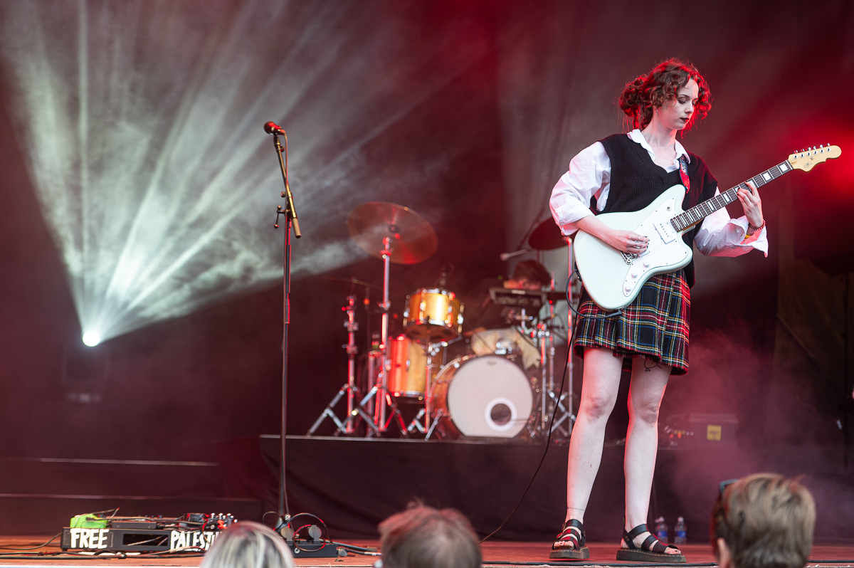 Kids With Buns @ Rijvers Festival 2025, picture 7, photographed by Youri Vanlommel - FrontView Magazine
