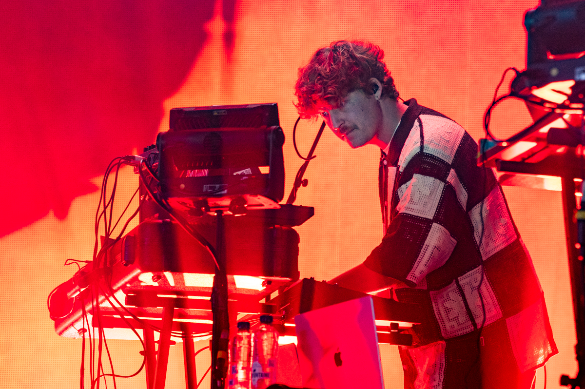 Maan @ Lowlands, picture 10, photographed by Anoek Houben - FrontView Magazine