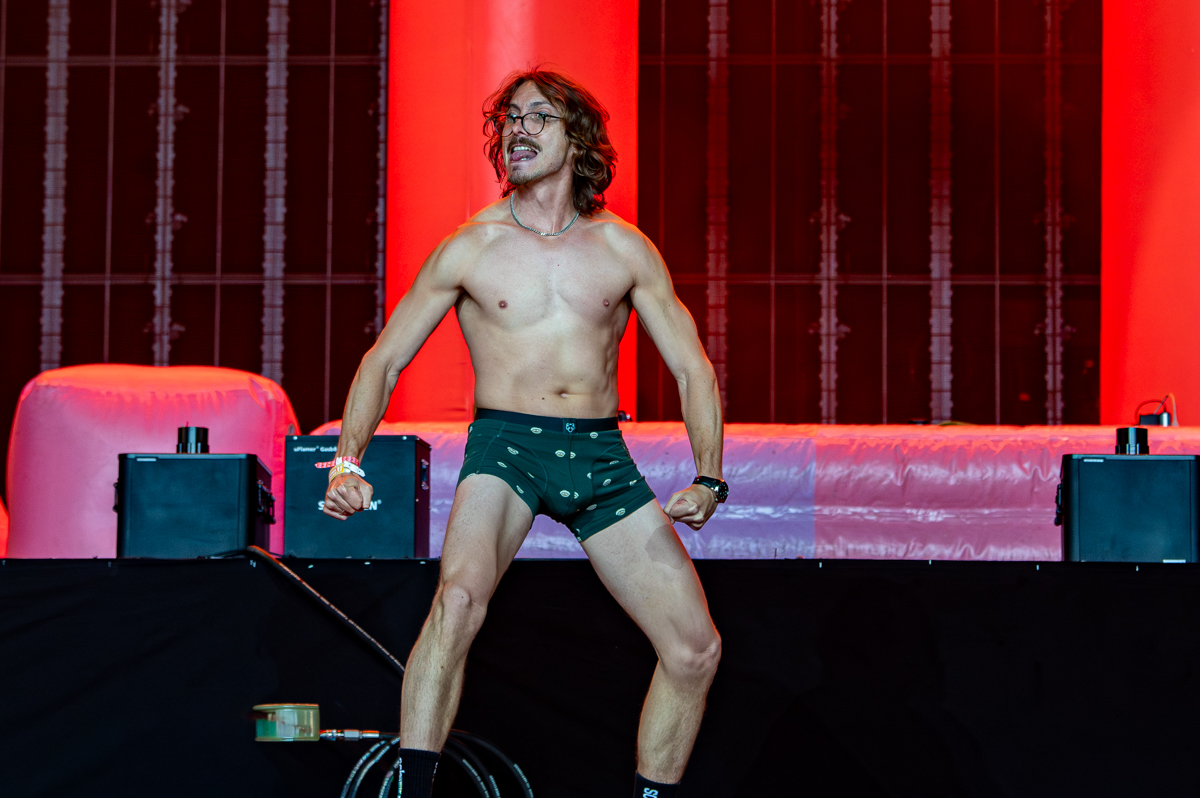 Marc Reblliet @ Lowlands, picture 2, photographed by Anoek Houben - FrontView Magazine