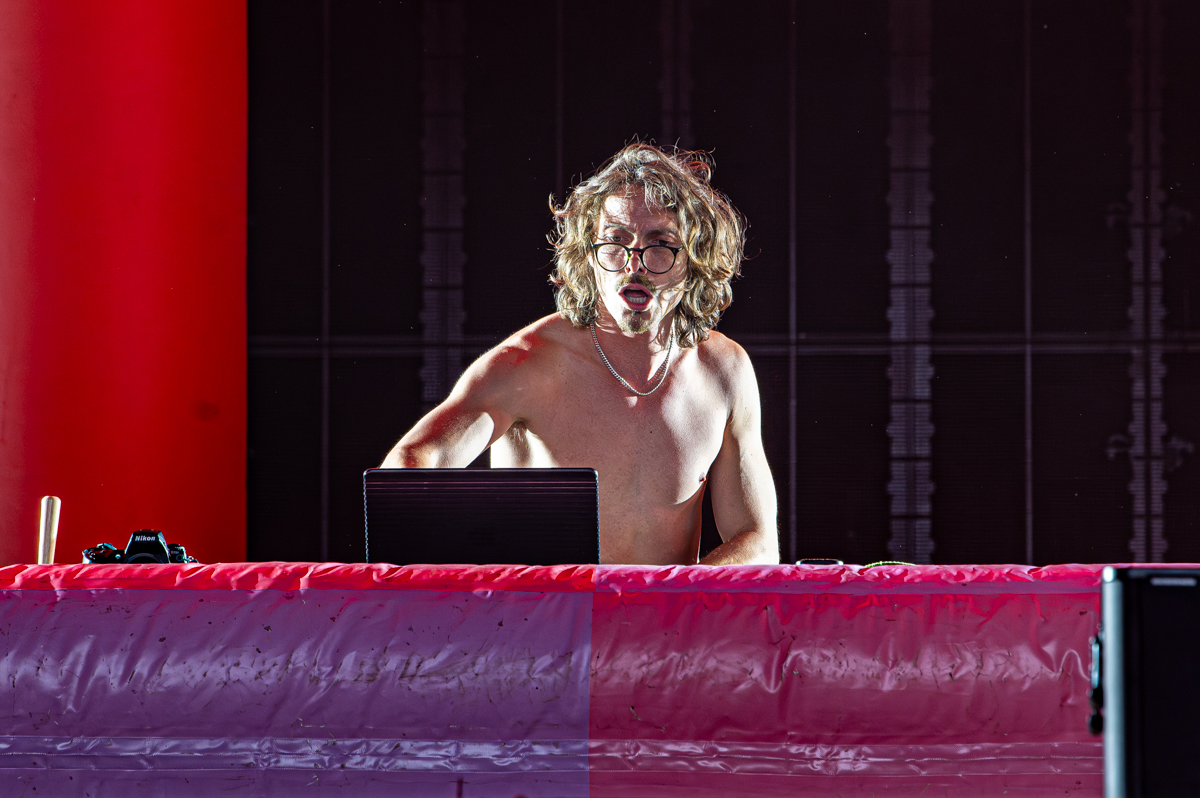 Marc Reblliet @ Lowlands, picture 7, photographed by Anoek Houben - FrontView Magazine