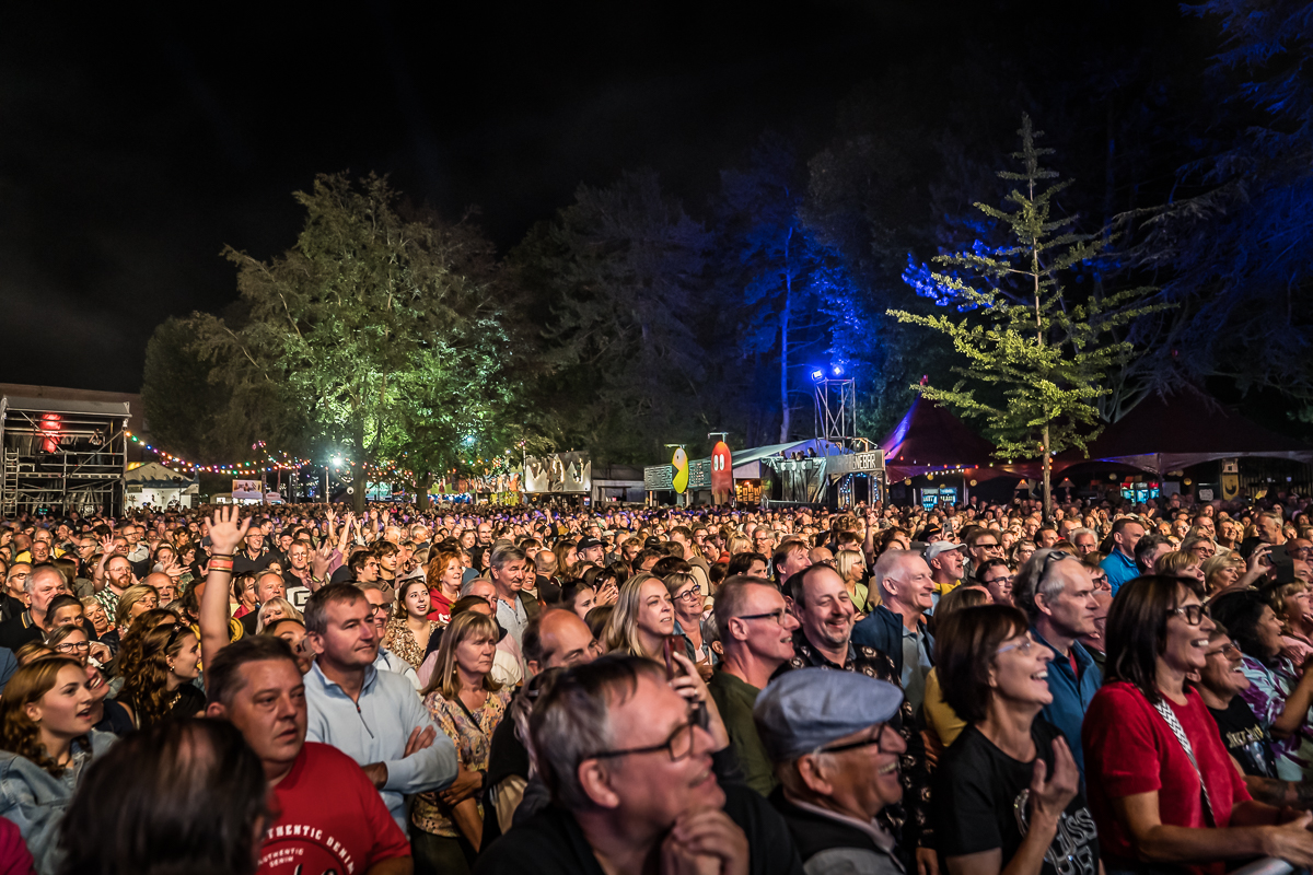 Night Fever - A tribute to the Bee Gees @ Fonnefeesten 2025, foto 14, foto's door Danny Wagemans - FrontView Magazine
