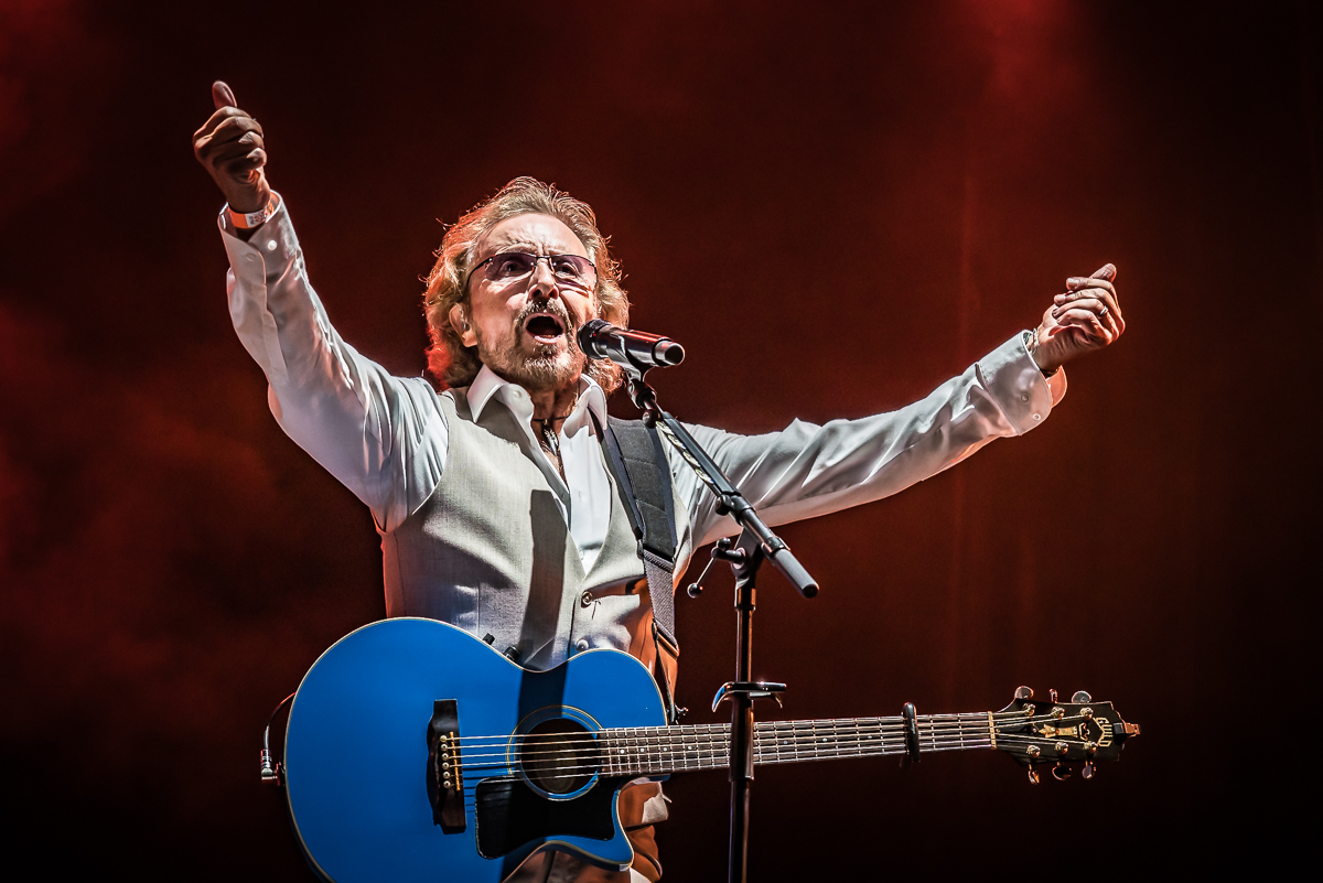 Night Fever - A tribute to the Bee Gees @ Fonnefeesten 2025, foto 19, foto's door Danny Wagemans - FrontView Magazine
