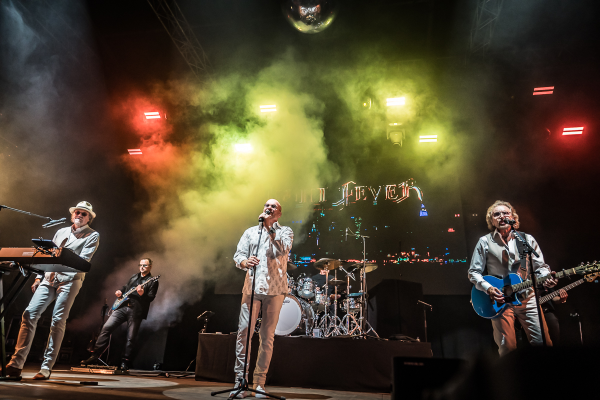 Night Fever - A tribute to the Bee Gees @ Fonnefeesten 2025, foto 21, foto's door Danny Wagemans - FrontView Magazine