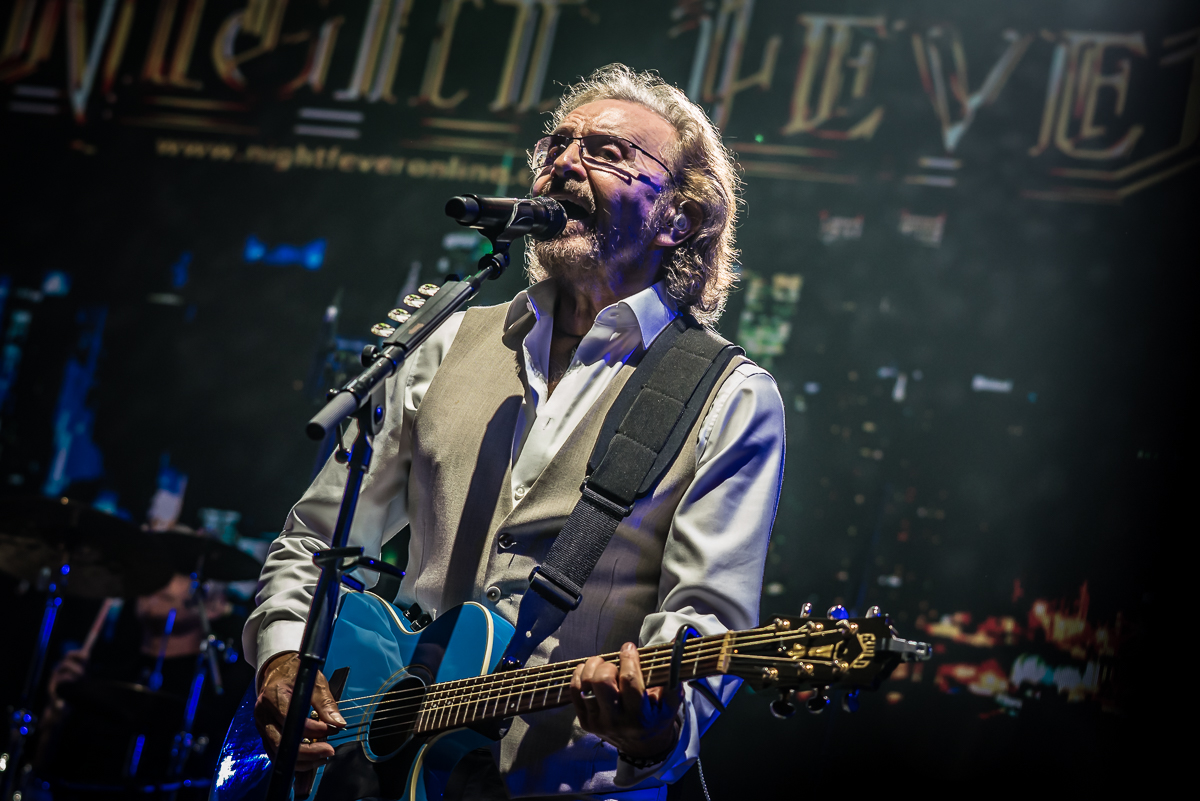 Night Fever - A tribute to the Bee Gees @ Fonnefeesten 2025, foto 22, foto's door Danny Wagemans - FrontView Magazine