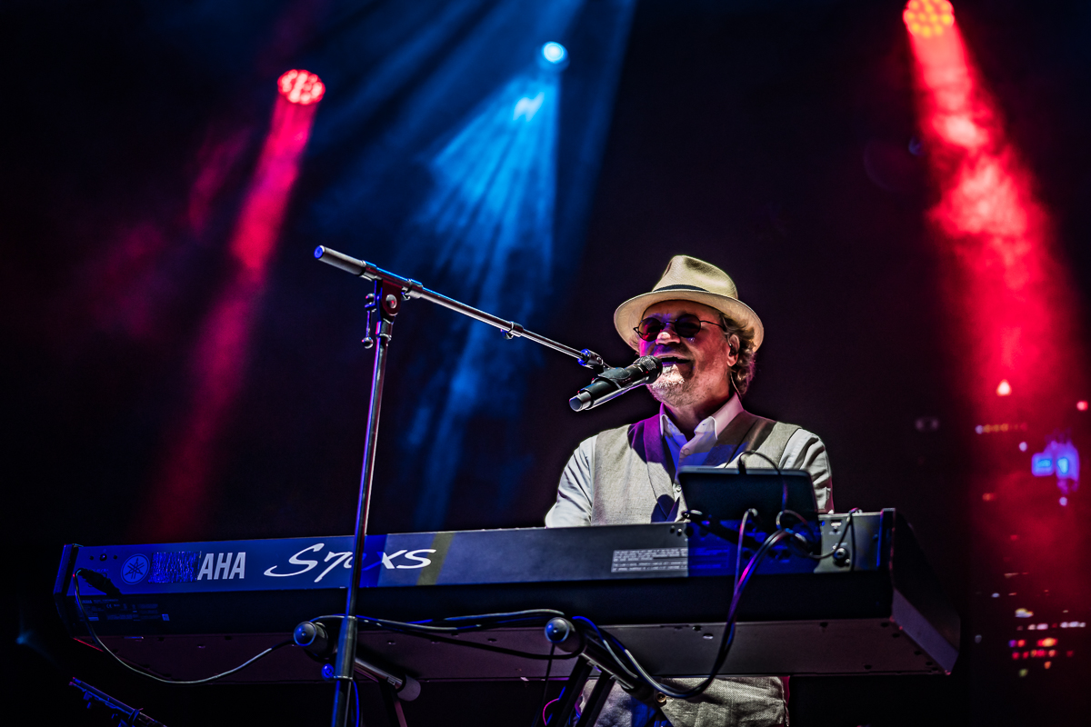 Night Fever - A tribute to the Bee Gees @ Fonnefeesten 2025, foto 30, foto's door Danny Wagemans - FrontView Magazine