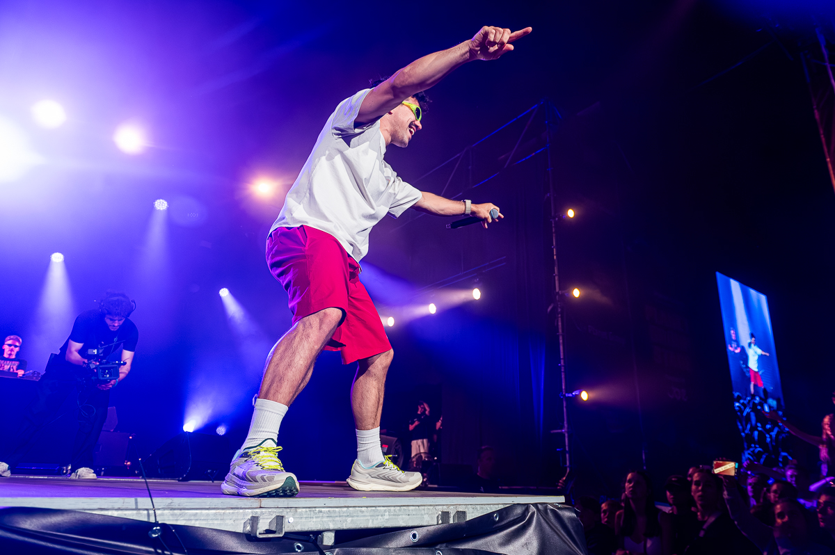 Omdat het kan & Average Rob @ Rijvers Festival 2025, picture 9, photographed by Dimitri Vanlommel - FrontView Magazine
