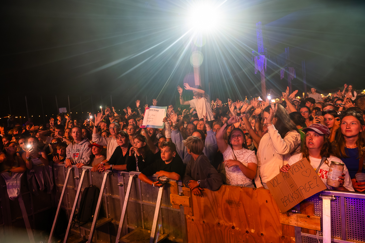 Omdat het kan & Average Rob @ Rijvers Festival 2025, picture 10, photographed by Dimitri Vanlommel - FrontView Magazine