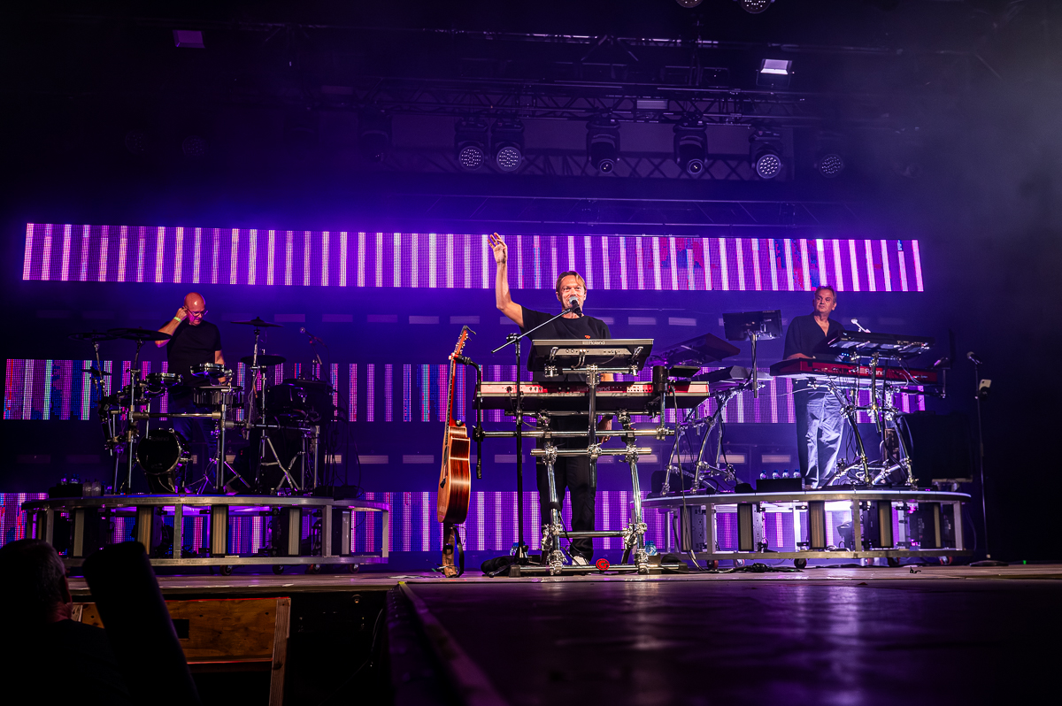 Regi live ft Linda & friends @ Rijvers Festival 2025, foto 1, foto's door Dimitri Vanlommel - FrontView Magazine