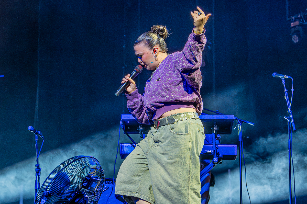 Lola Young @ Lowlands, foto 15, foto's door Anoek Houben - FrontView Magazine