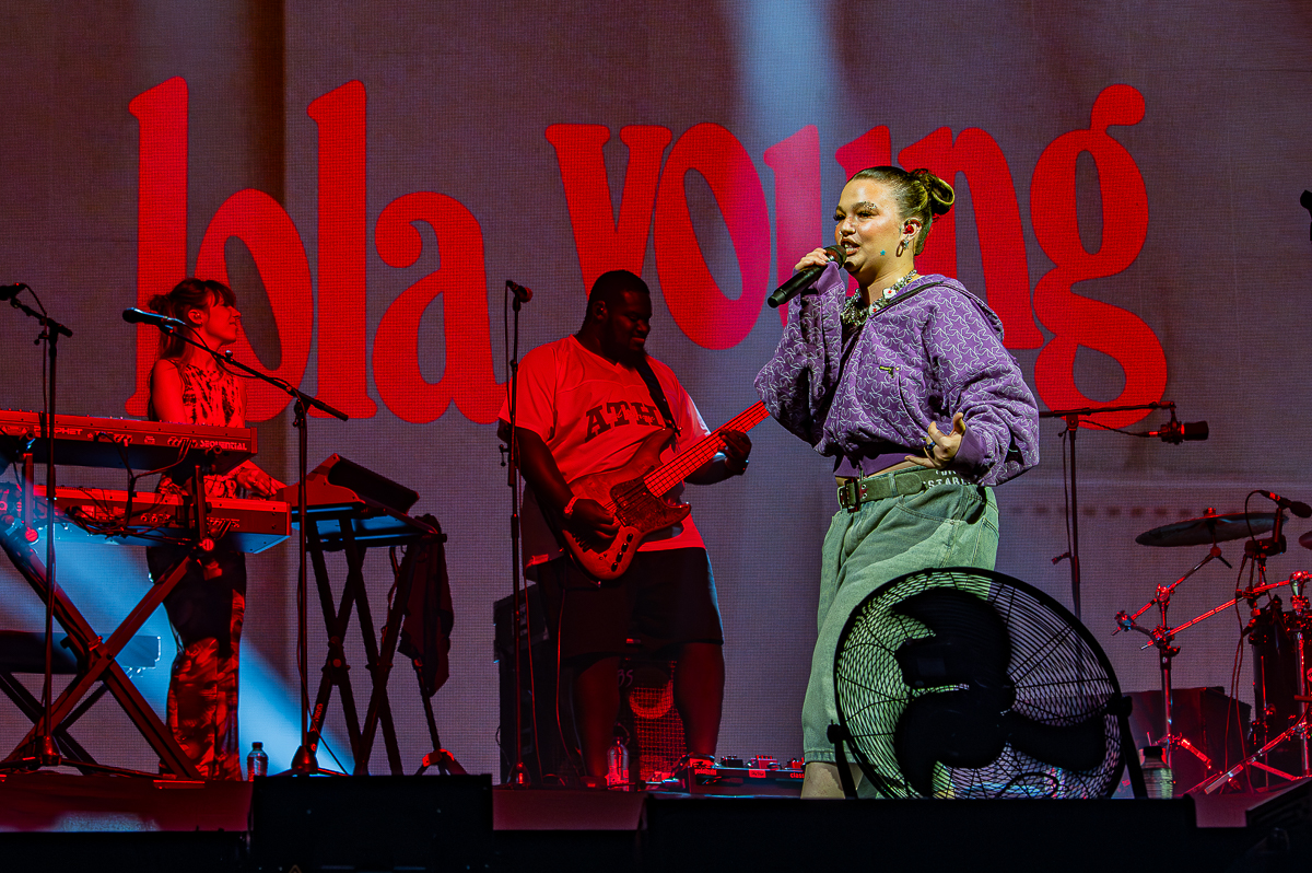 Lola Young @ Lowlands, foto 18, foto's door Anoek Houben - FrontView Magazine